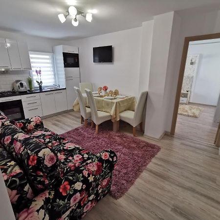Apartament Gold Luxury Apartment ตือร์กูออกนา ภายนอก รูปภาพ