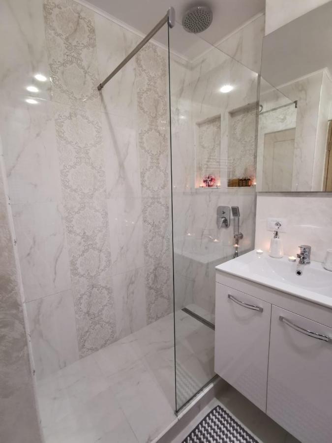 Apartament Gold Luxury Apartment ตือร์กูออกนา ภายนอก รูปภาพ