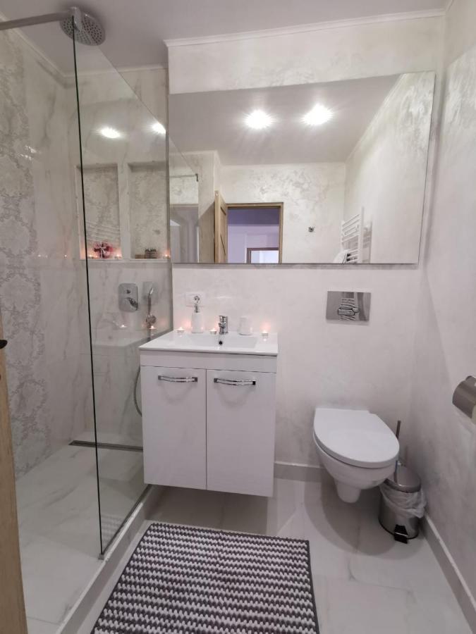 Apartament Gold Luxury Apartment ตือร์กูออกนา ภายนอก รูปภาพ