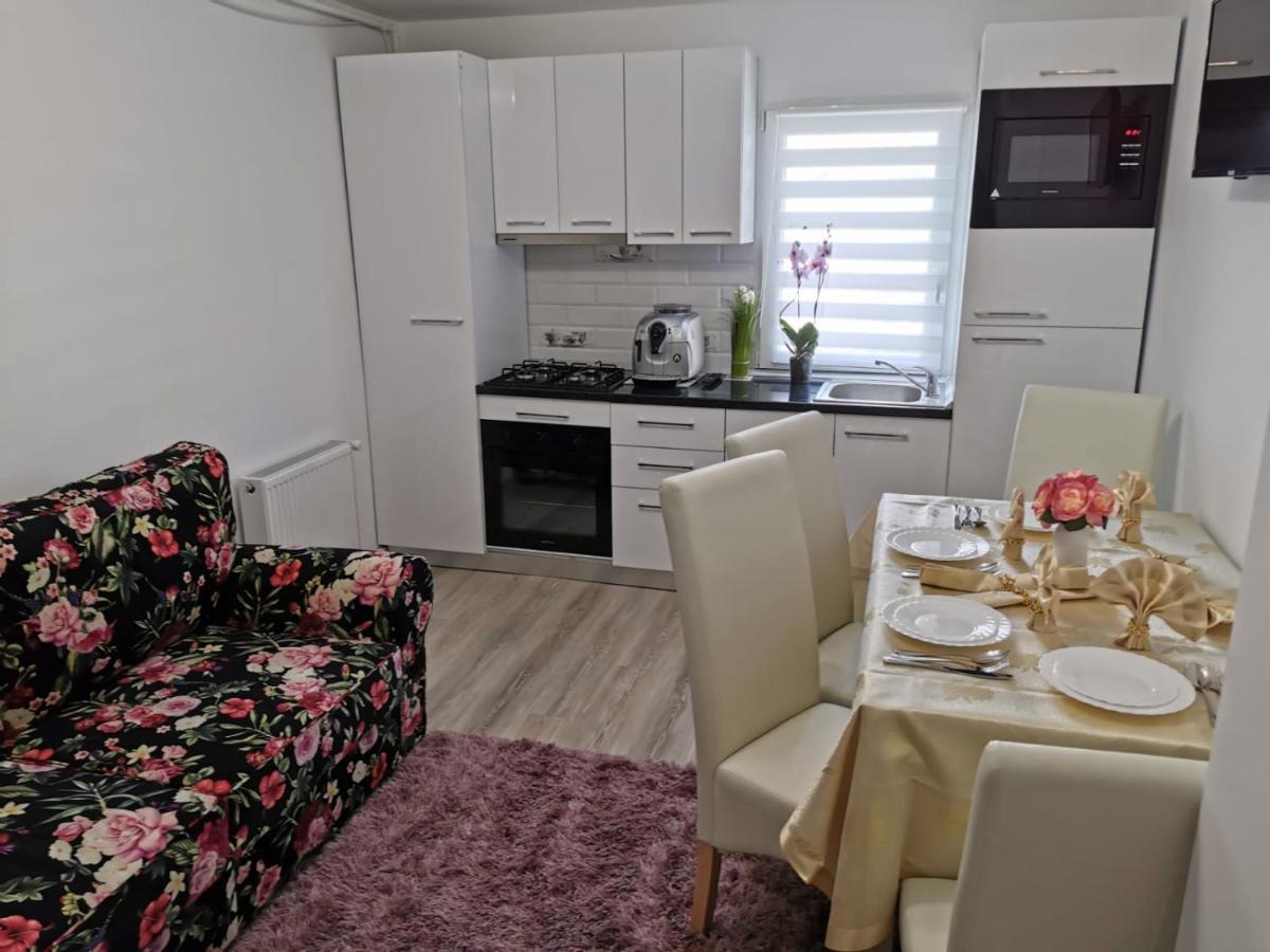 Apartament Gold Luxury Apartment ตือร์กูออกนา ภายนอก รูปภาพ