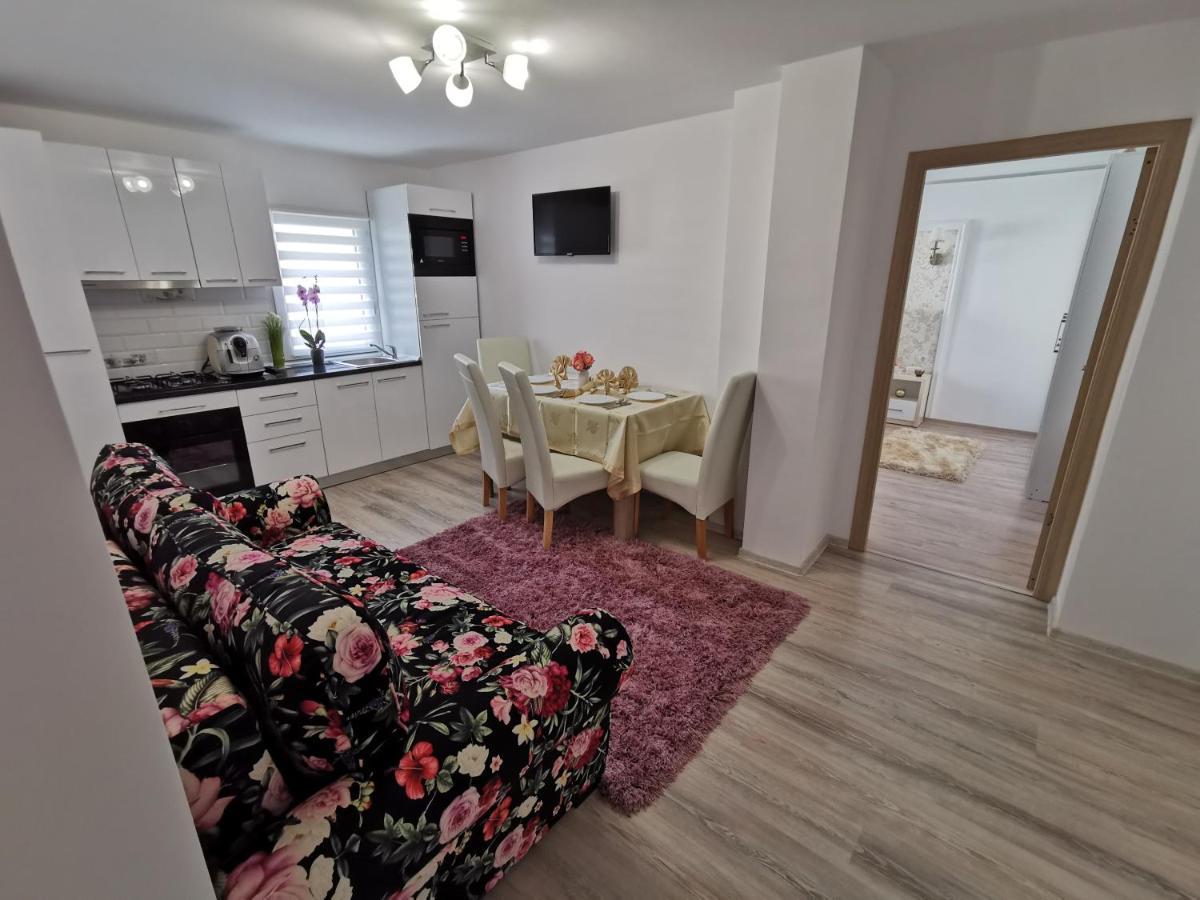 Apartament Gold Luxury Apartment ตือร์กูออกนา ภายนอก รูปภาพ